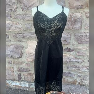 Vintage 1970s Vanity Fair Black Lace Full Slip - Size 40L